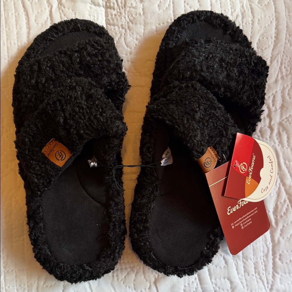 (new) EverFoams Black Fuzzy Slippers